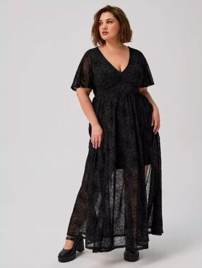 Torrid Goth Nightfall Black Lace V-Neck Mesh Overlay Maxi Dress Size 2X Nwt
